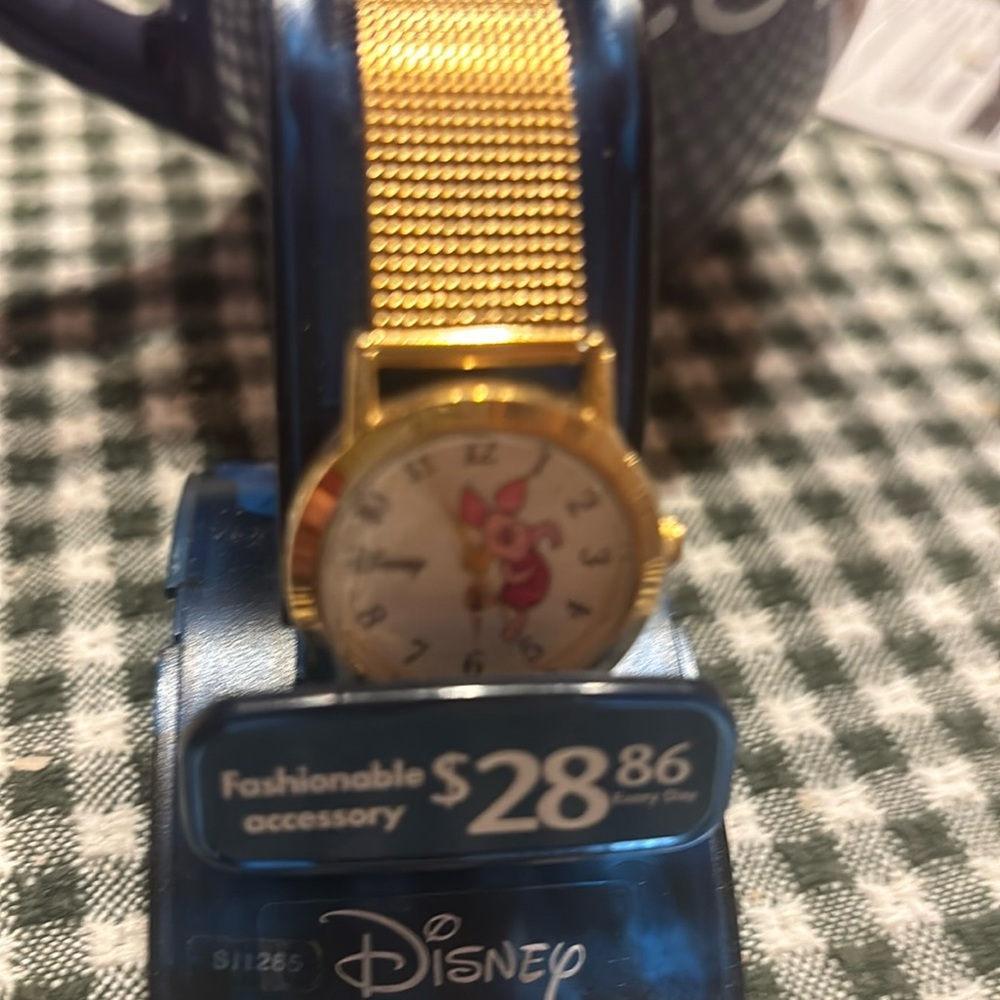 NEW Ladies DISNEY Piglet mesh band watch